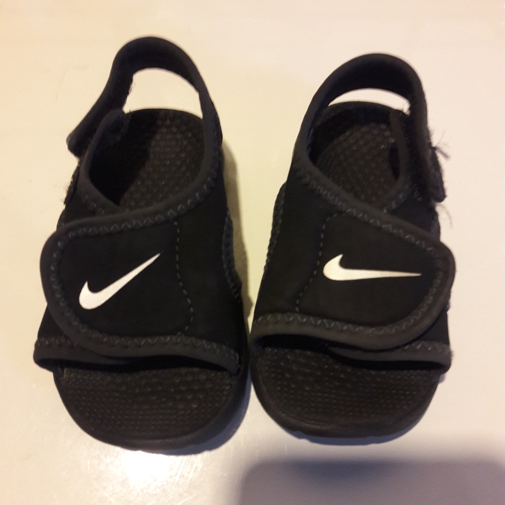 Baby nikes size 4